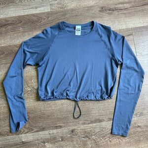 “SWEAT SEAMLESS LONG SLEEVE CROP TOP”